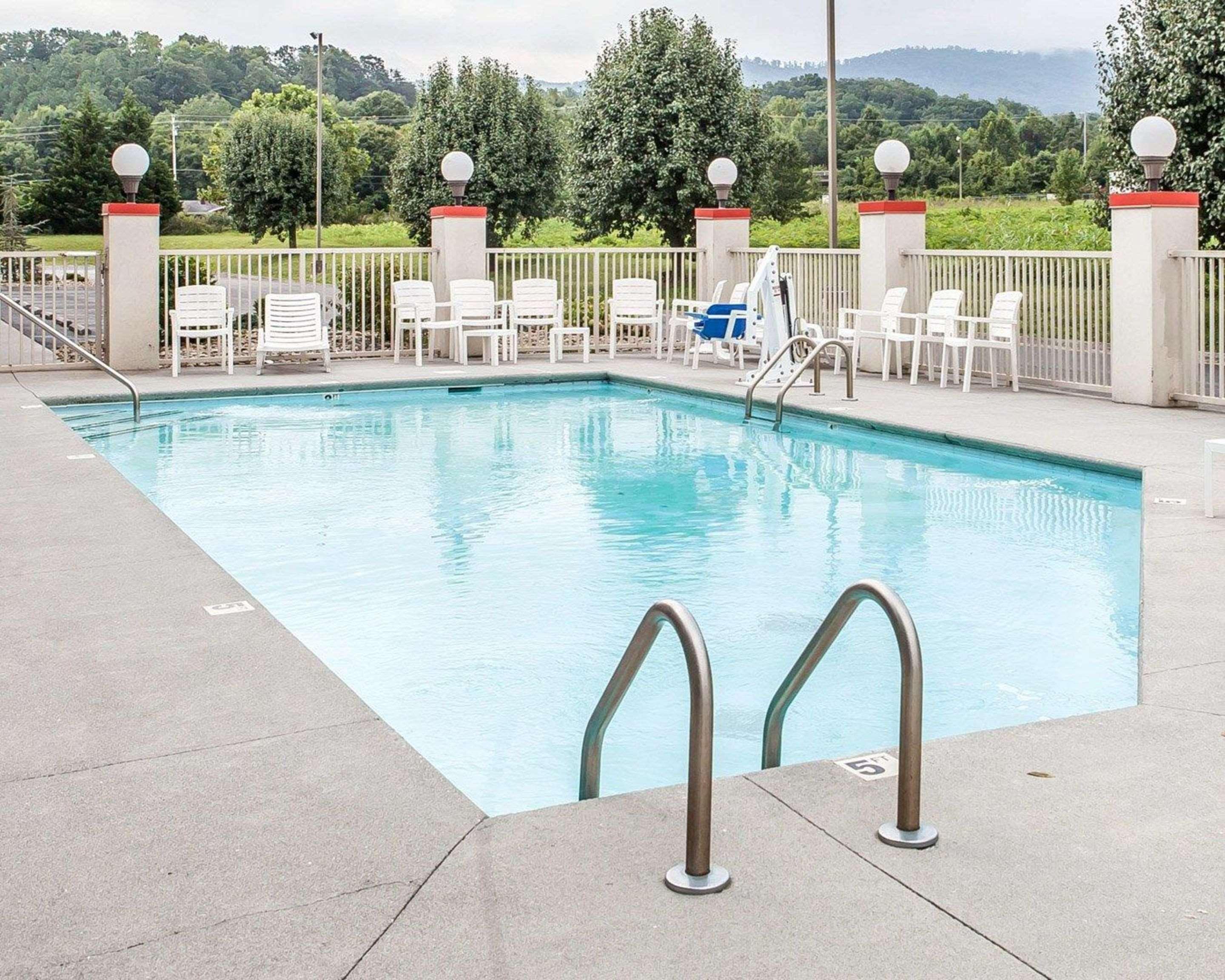 Econo Lodge Newport Exteriör bild