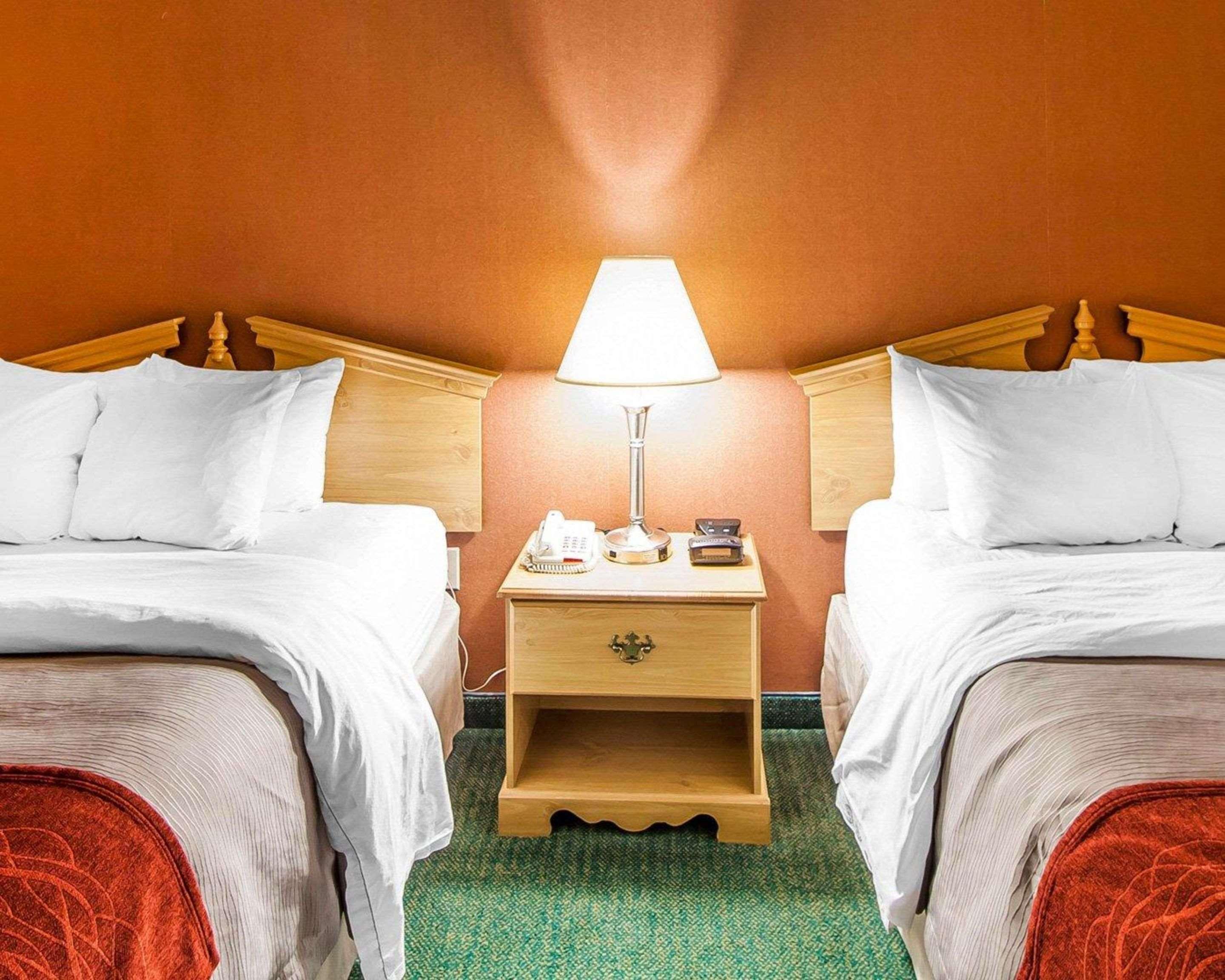 Econo Lodge Newport Exteriör bild