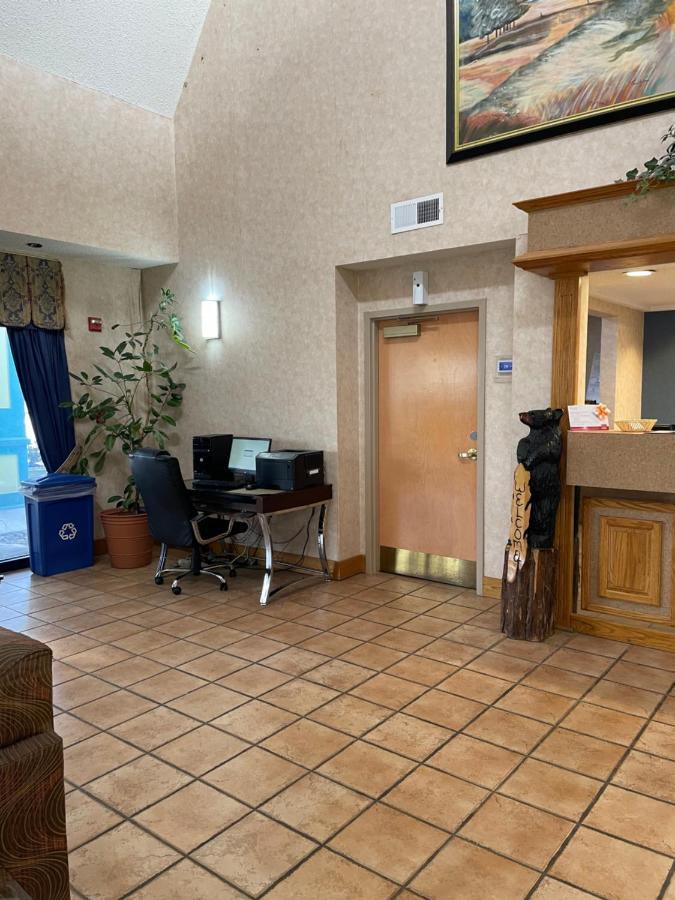 Econo Lodge Newport Exteriör bild